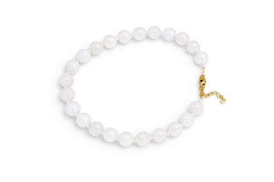 White pearl necklace